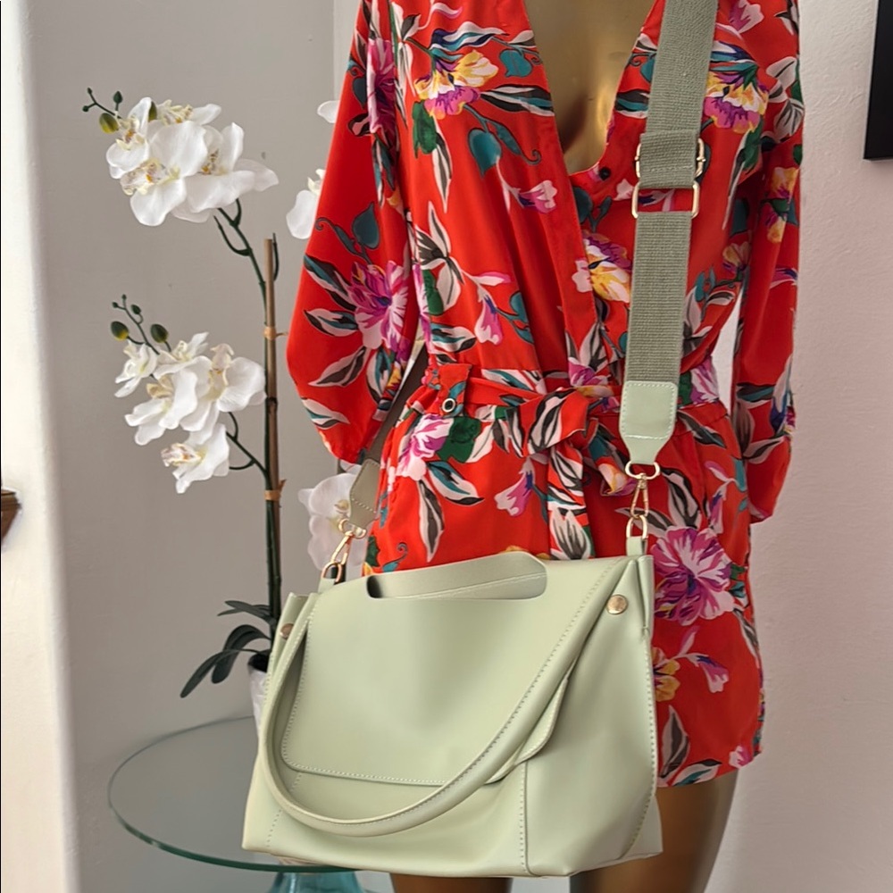 Cream Leather Shoulder Bag with Gold Hardware